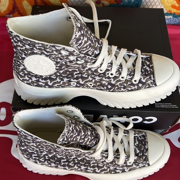 Converse A00877C
CTAS LUGGED 2.0 HI
SAND DUNE/EGRET/EGRET
WMNS sneakers Platform - Picture 5 of 16